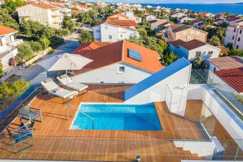 Bekina, Stylish Rooftop Pool Apartment