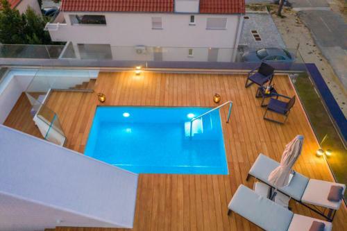 Bekina, Stylish Rooftop Pool Apartment