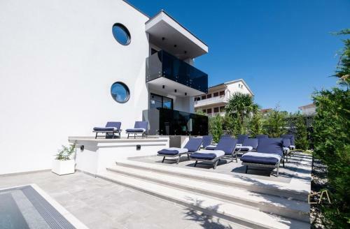Hostal Luxury Villa Curiera