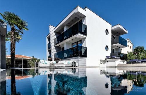 Hostal Luxury Villa Curiera