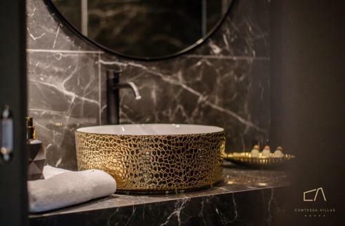 Hostal Luxury Villa Curiera