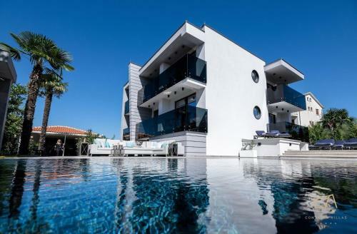 Hostal Luxury Villa Curiera