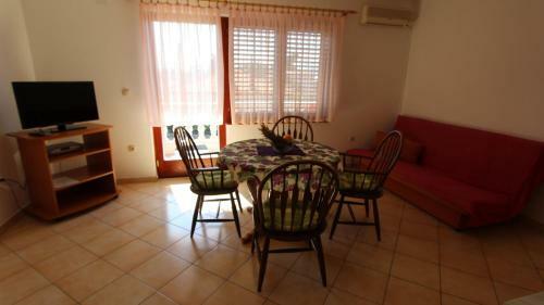 Hostal Apartments Miko