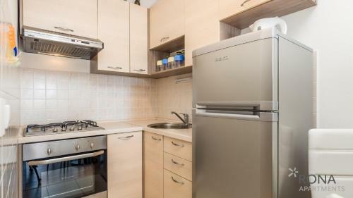Rona Apartment Elly