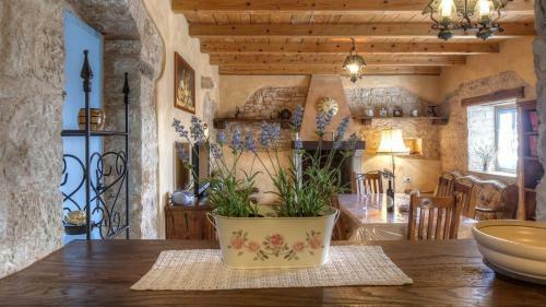 Hostal Charming Country Villa Palentar With A Pool
