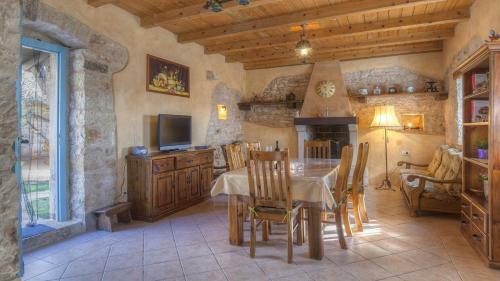 Hostal Charming Country Villa Palentar With A Pool