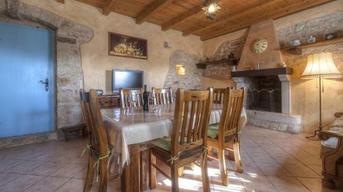 Hostal Charming Country Villa Palentar With A Pool