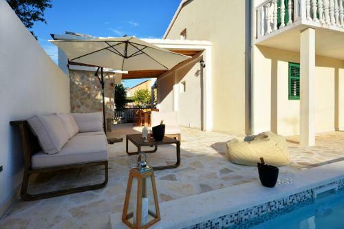 Apartment Zeljko - With Pool
