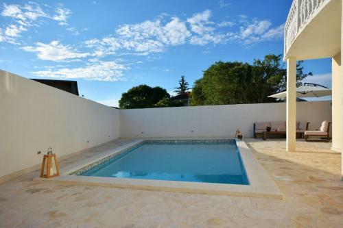 Apartment Zeljko - With Pool