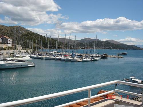 Apartments Ivanka-10m From Sea