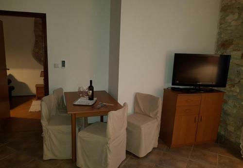 Hostal Apartments Rooms Perstel - Parking