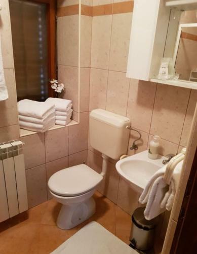 Hostal Apartments Rooms Perstel - Parking