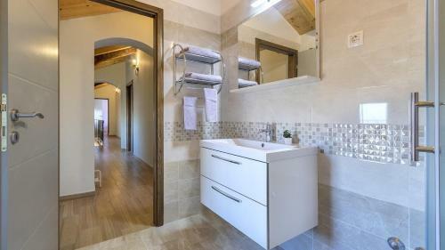 Hostal Authentic Istrian Villa Ive With A Swimming Pool