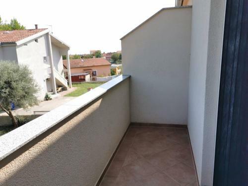 Apartment Dundo In Quiet Green Area