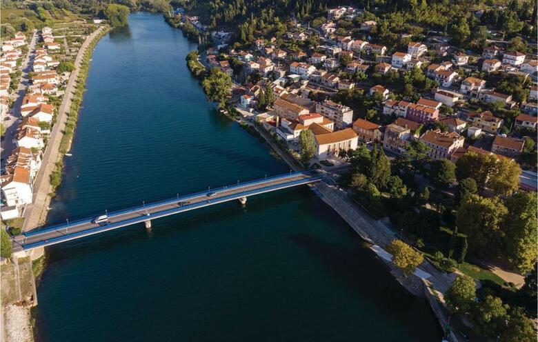Two-bedroom Apartment In Metkovic