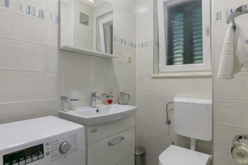 Osibova Villa Sleeps 8 Pool Wifi