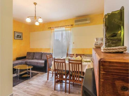 Holiday Home Ecio , S Velikim Vrtom, Potpuno Ogra?ena,