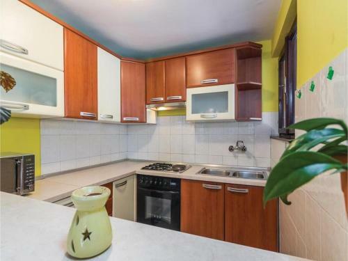 Holiday Home Ecio , S Velikim Vrtom, Potpuno Ogra?ena,