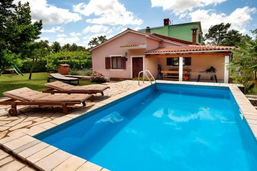 Holiday Home Ecio , S Velikim Vrtom, Potpuno Ogra?ena,