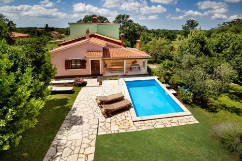 Holiday Home Ecio , S Velikim Vrtom, Potpuno Ogra?ena,