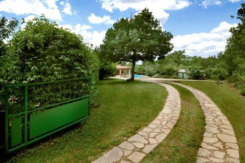 Holiday Home Ecio , S Velikim Vrtom, Potpuno Ogra?ena,