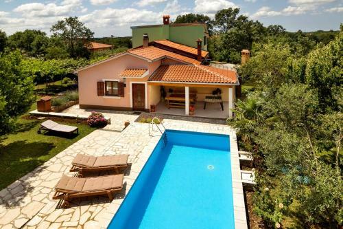 Holiday Home Ecio , S Velikim Vrtom, Potpuno Ogra?ena,
