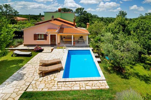 Holiday Home Ecio , S Velikim Vrtom, Potpuno Ogra?ena,