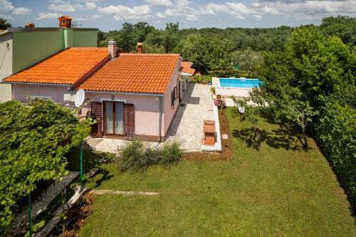 Holiday Home Ecio , S Velikim Vrtom, Potpuno Ogra?ena,
