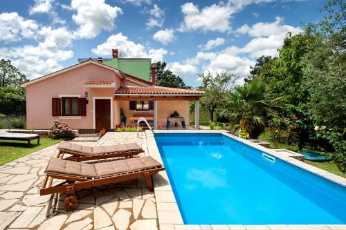 Holiday Home Ecio , S Velikim Vrtom, Potpuno Ogra?ena,