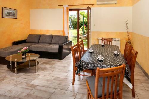 Holiday Home Ecio , S Velikim Vrtom, Potpuno Ogra?ena,