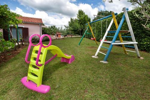 Holiday Home Ecio , S Velikim Vrtom, Potpuno Ogra?ena,