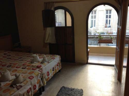 Queen Ayola Hotel