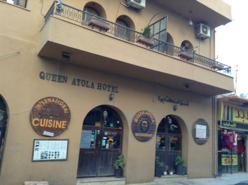 Queen Ayola Hotel