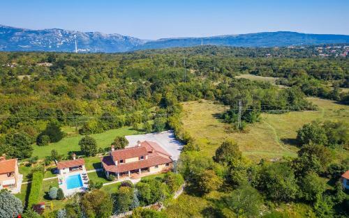 Villa Bacio With Pool, Wine Cellar, Volleyball Field