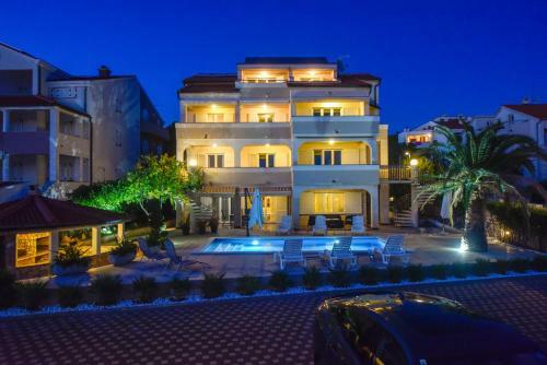 Pool Apartments Tolo