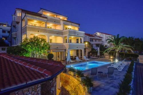 Pool Apartments Tolo