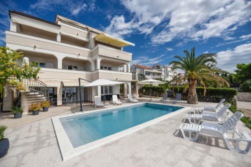 Pool Apartments Tolo