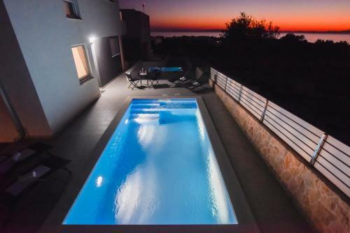 Funtastic C Apartment With Private Pool