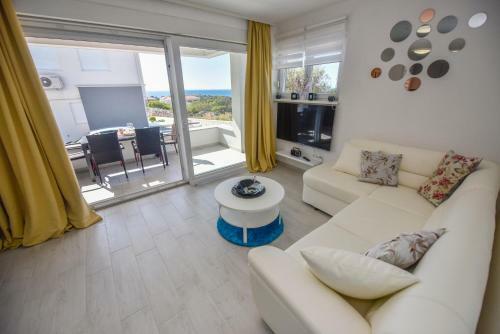 Funtastic C Apartment With Private Pool