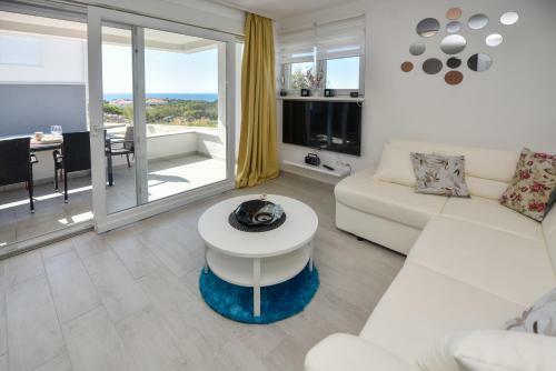 Funtastic C Apartment With Private Pool