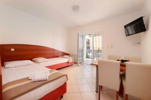 Cozy Center Apartments