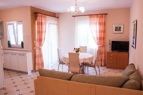Apartments Karolinas - Parking