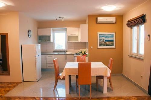 Apartments Karolinas - Parking