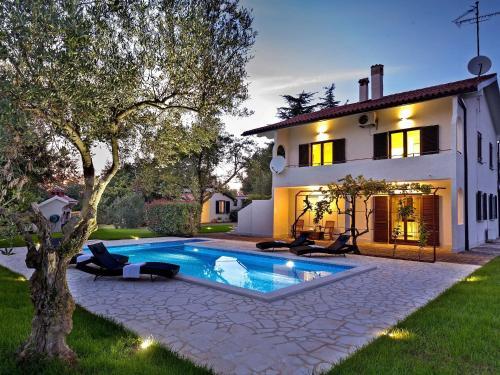 Charming Apartment Near Nova Vas Alm With Terrace