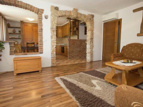Cozy Apartment In Nova Vas With Swimming Pool