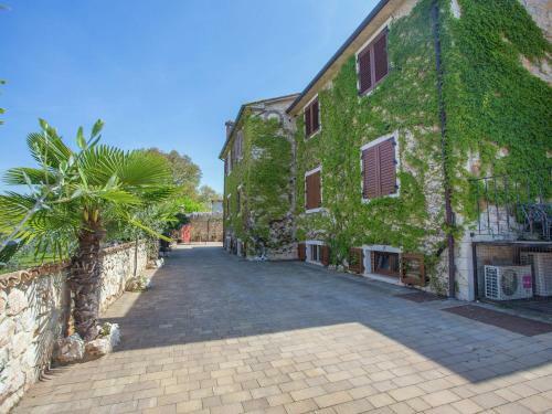 Cozy Apartment In Nova Vas With Swimming Pool