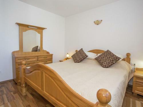 Cozy Apartment In Nova Vas With Swimming Pool