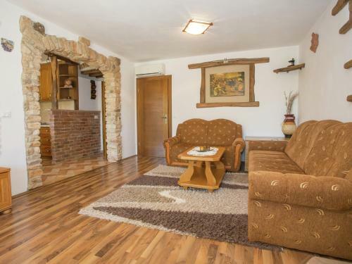 Cozy Apartment In Nova Vas With Swimming Pool