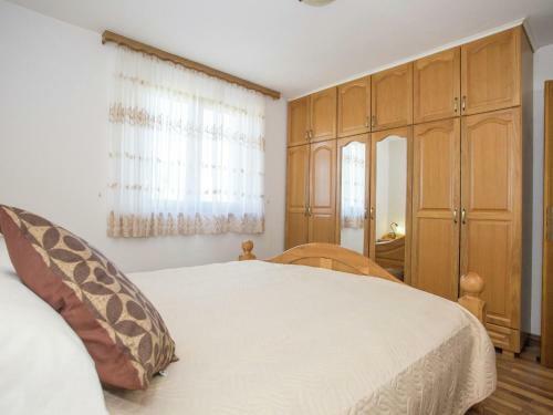 Cozy Apartment In Nova Vas With Swimming Pool