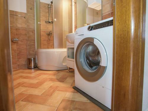 Cozy Apartment In Nova Vas With Swimming Pool